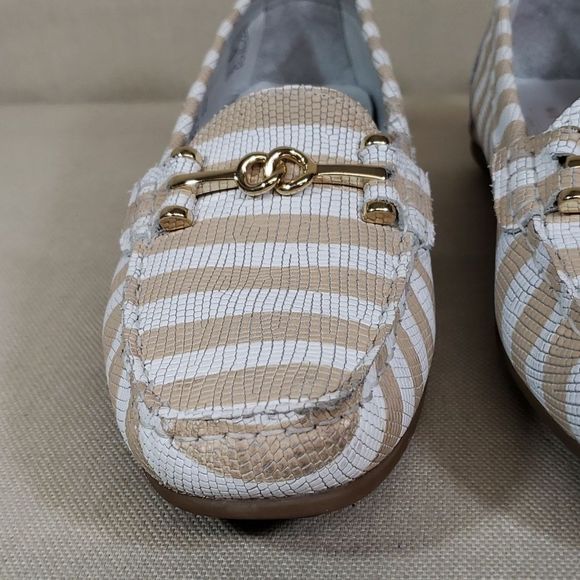 VITTORIA MENGONI LEATHER WOMENS LOAFERS Size 9 EUC - Picture 3 of 11